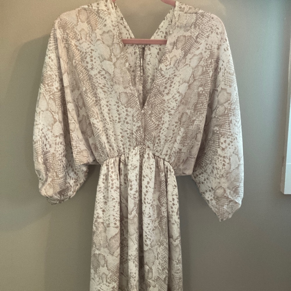 Ivory Taupe Snakeskin Dolman Tunic Dress | Size M | Impressions Boutique